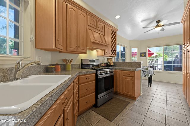 6352 N Skyline Court, Tucson, AZ 85718