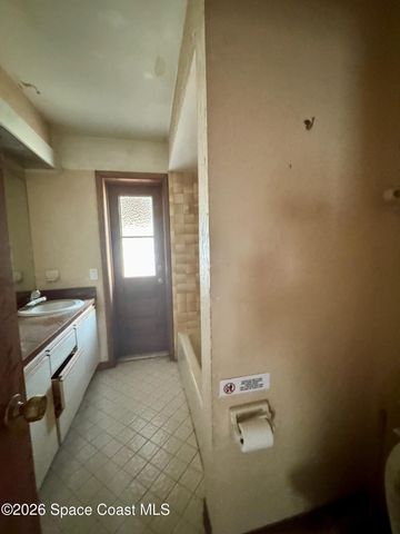 876 Remsen Avenue NW, Palm Bay, FL 32907