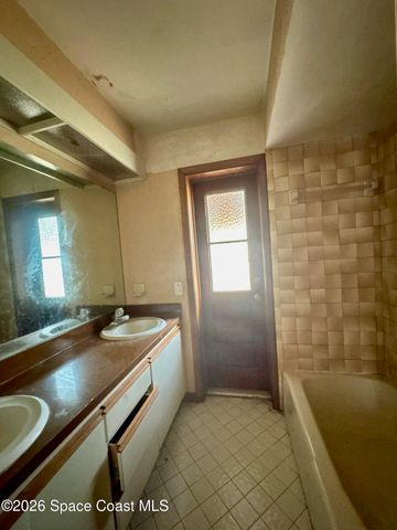 876 Remsen Avenue NW, Palm Bay, FL 32907