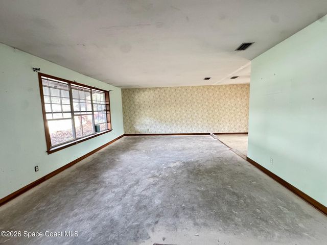 876 Remsen Avenue NW, Palm Bay, FL 32907