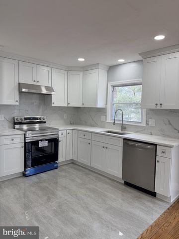 916 EDGEMOOR RD, Cherry Hill, NJ 08034