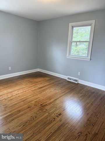 916 EDGEMOOR RD, Cherry Hill, NJ 08034