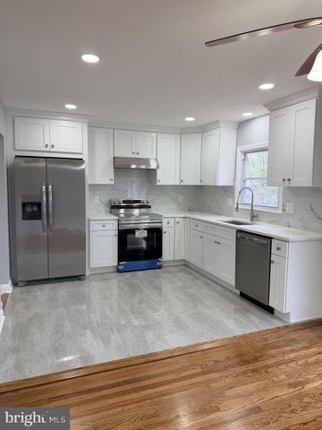 916 EDGEMOOR RD, Cherry Hill, NJ 08034