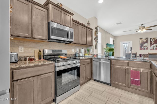 444 SUN TEMPLE Road, Socorro, TX 79927