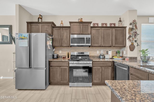 444 SUN TEMPLE Road, Socorro, TX 79927