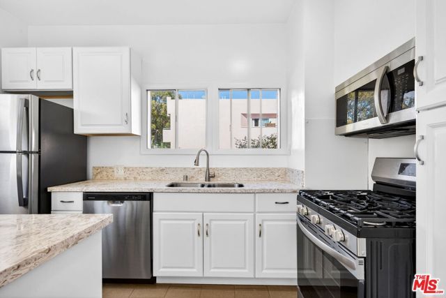 822 N Hayworth Avenue, Los Angeles, CA 90046