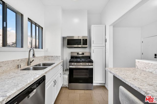 822 N Hayworth Avenue, Los Angeles, CA 90046