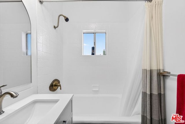 822 N Hayworth Avenue, Los Angeles, CA 90046