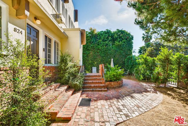 822 N Hayworth Avenue, Los Angeles, CA 90046