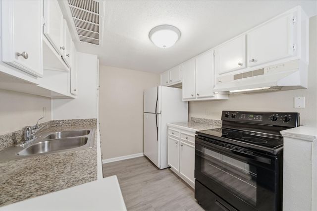 2350 Bering Drive 121, Houston, TX 77057