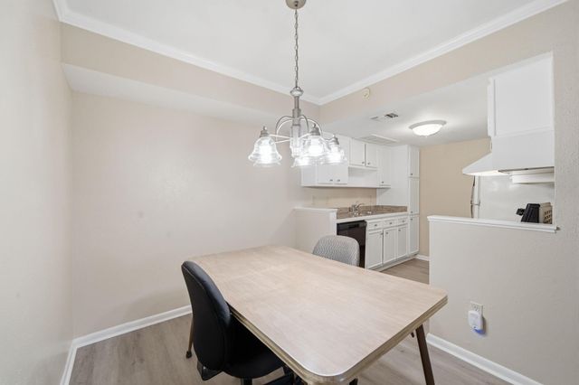 2350 Bering Drive 121, Houston, TX 77057