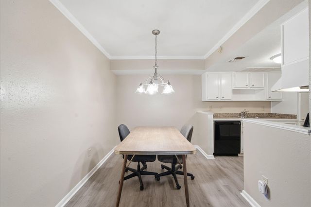 2350 Bering Drive 121, Houston, TX 77057