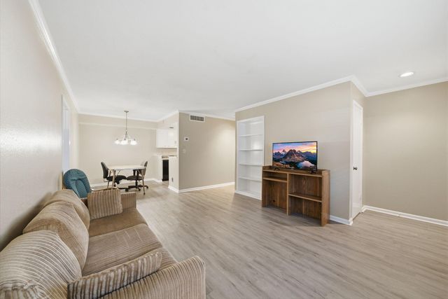 2350 Bering Drive 121, Houston, TX 77057