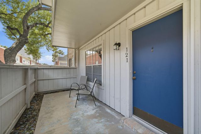 2350 Bering Drive 121, Houston, TX 77057