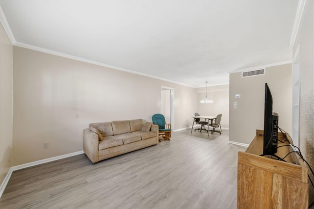 2350 Bering Drive 121, Houston, TX 77057