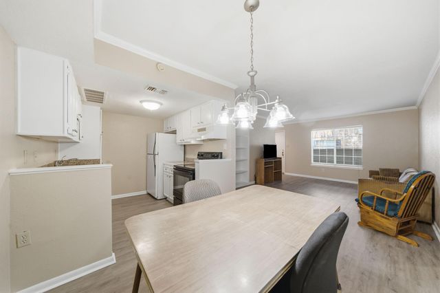2350 Bering Drive 121, Houston, TX 77057