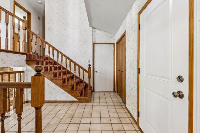 6398 47th Street N, Oakdale, MN 55128