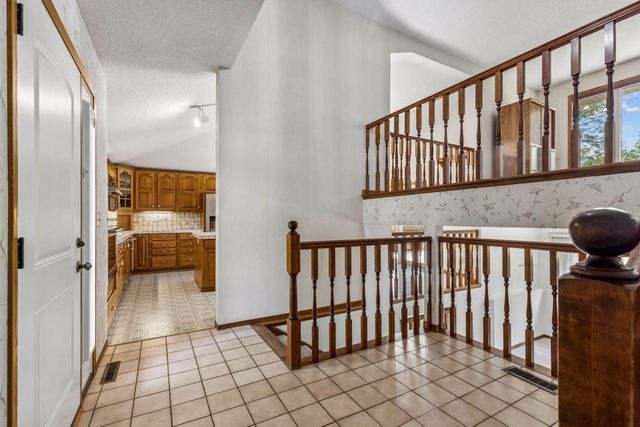 6398 47th Street N, Oakdale, MN 55128