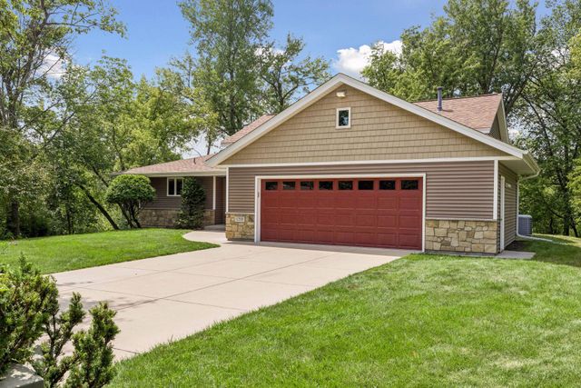 6398 47th Street N, Oakdale, MN 55128