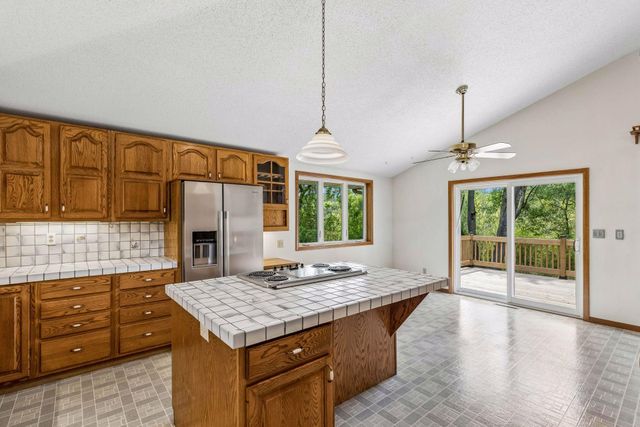6398 47th Street N, Oakdale, MN 55128