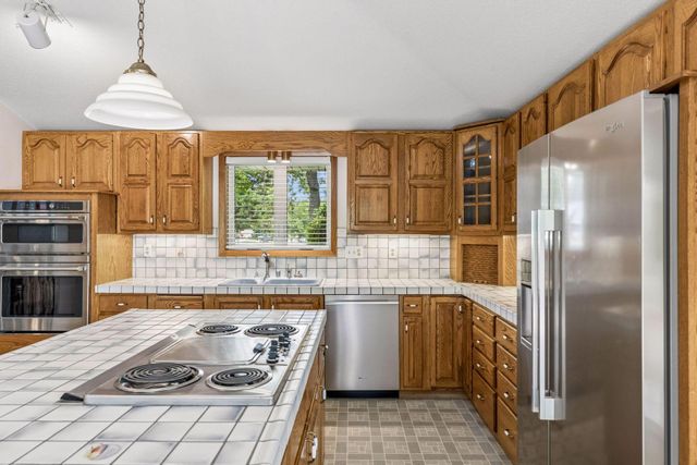 6398 47th Street N, Oakdale, MN 55128