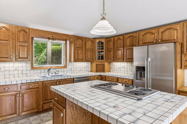 6398 47th Street N, Oakdale, MN 55128