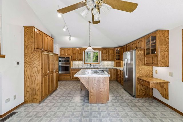6398 47th Street N, Oakdale, MN 55128