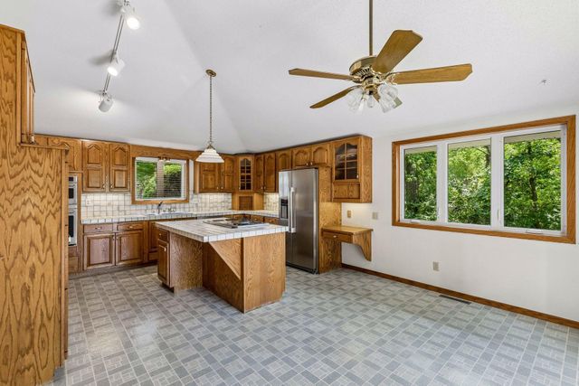 6398 47th Street N, Oakdale, MN 55128