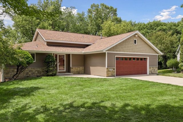 6398 47th Street N, Oakdale, MN 55128