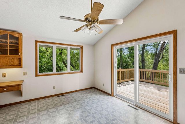 6398 47th Street N, Oakdale, MN 55128