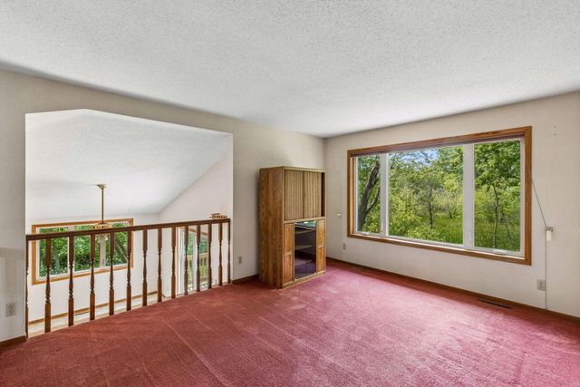 6398 47th Street N, Oakdale, MN 55128