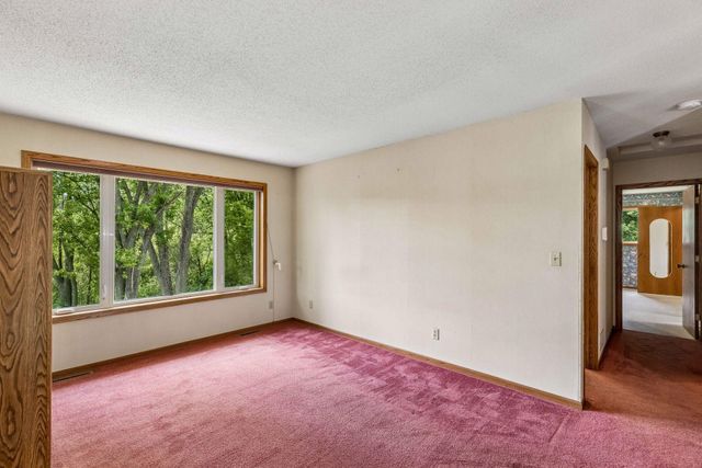 6398 47th Street N, Oakdale, MN 55128