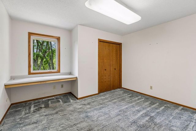 6398 47th Street N, Oakdale, MN 55128