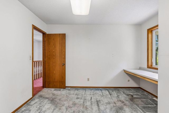 6398 47th Street N, Oakdale, MN 55128