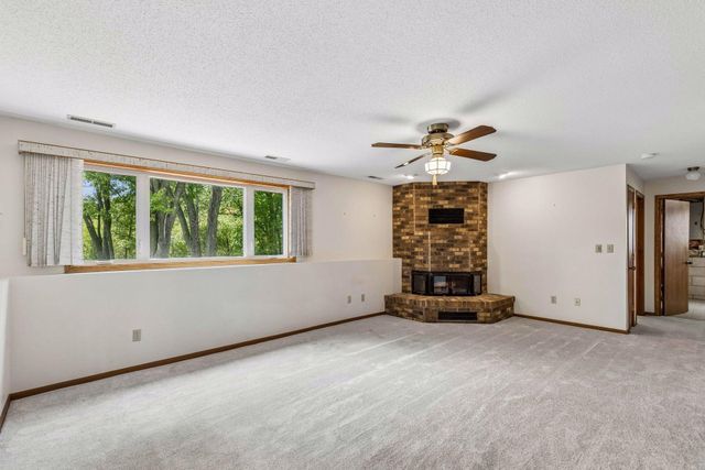 6398 47th Street N, Oakdale, MN 55128