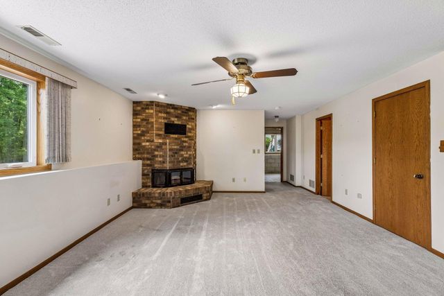 6398 47th Street N, Oakdale, MN 55128