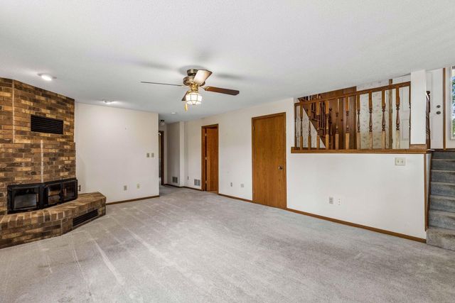 6398 47th Street N, Oakdale, MN 55128