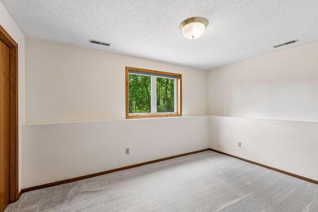 6398 47th Street N, Oakdale, MN 55128