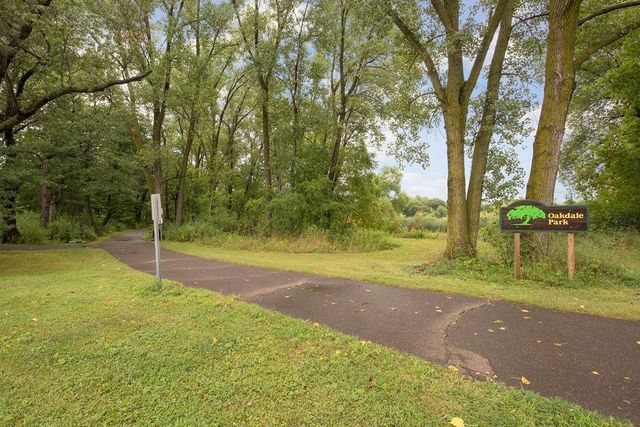 6398 47th Street N, Oakdale, MN 55128