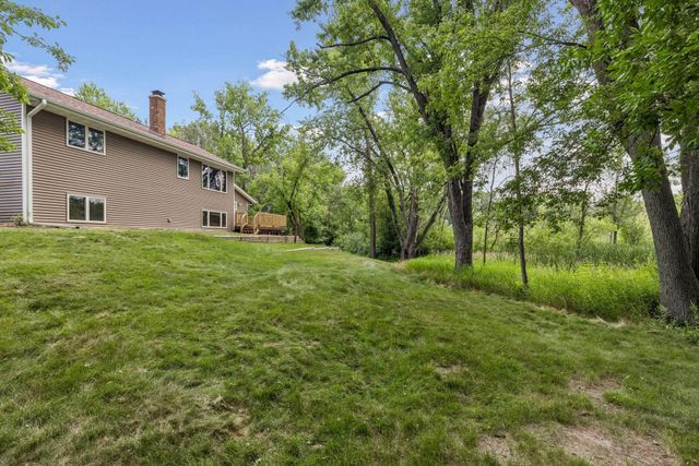 6398 47th Street N, Oakdale, MN 55128