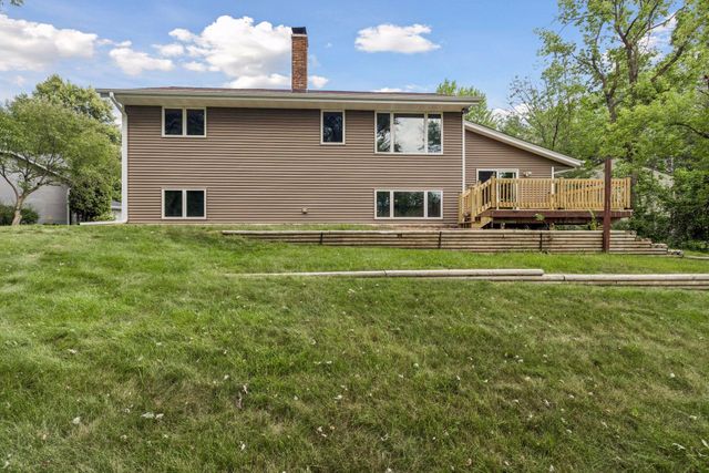 6398 47th Street N, Oakdale, MN 55128