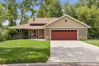 6398 47th Street N, Oakdale, MN 55128