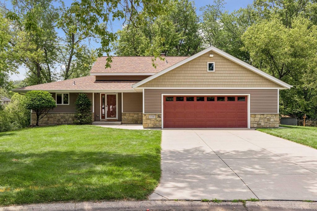 6398 47th Street N, Oakdale, MN 55128