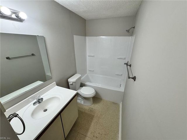 566 Candle Ln Apt 103, Newport News, VA 23608