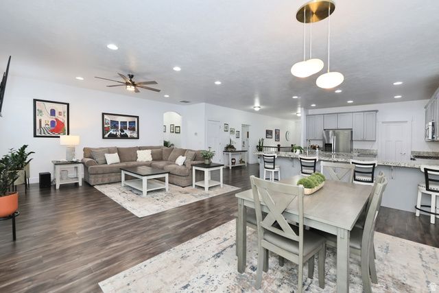 5625 S DUNETREE HILL LN, Holladay, UT 84121