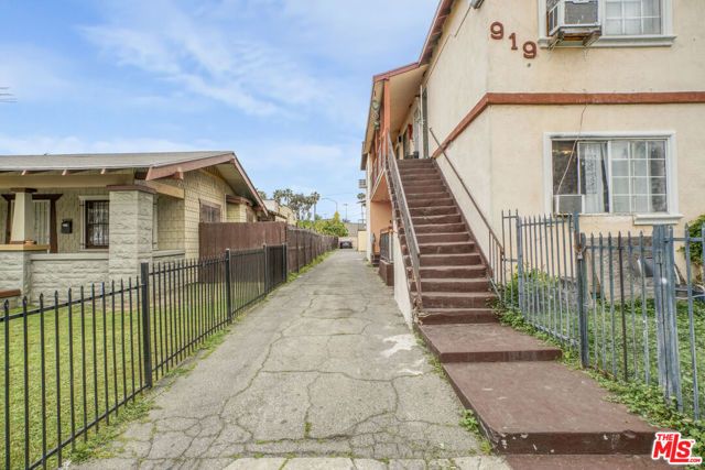 917 N Ardmore Avenue, Los Angeles, CA 90029