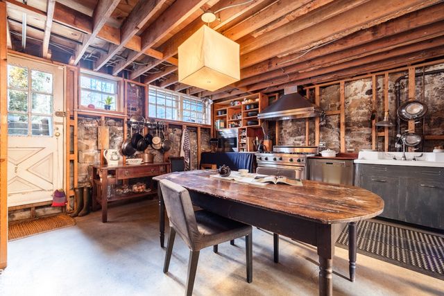 25 CRANBERRY Street, New York City, NY 11201