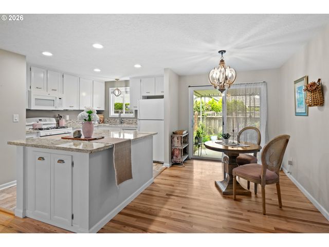 1153 DELLMOOR Way, Woodburn, OR 97071