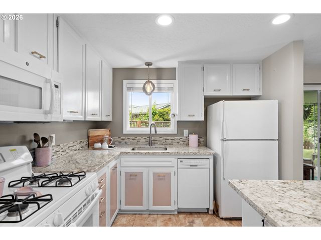 1153 DELLMOOR Way, Woodburn, OR 97071