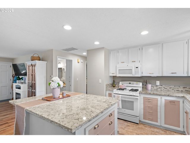 1153 DELLMOOR Way, Woodburn, OR 97071